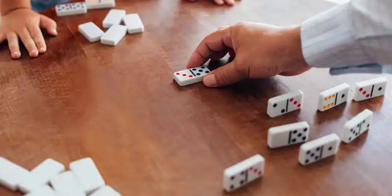 Cách chơi Domino - Quá trình bắt đầu bàn chơi