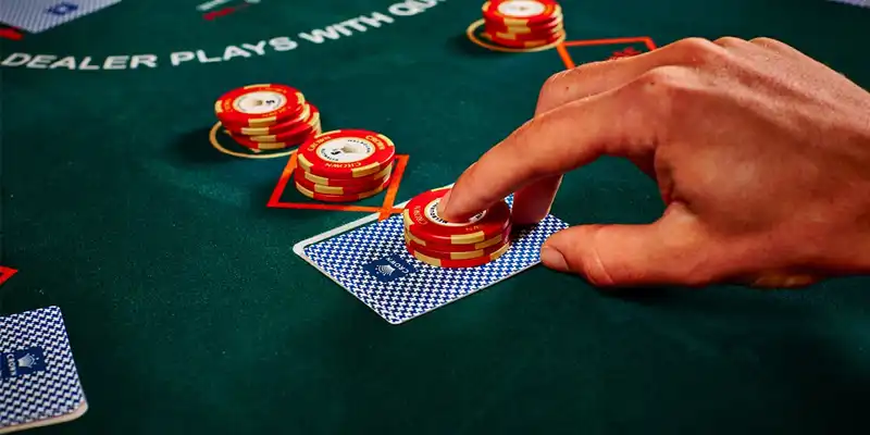 Hình thức chia bài và cách chơi Three Card Poker cơ bản