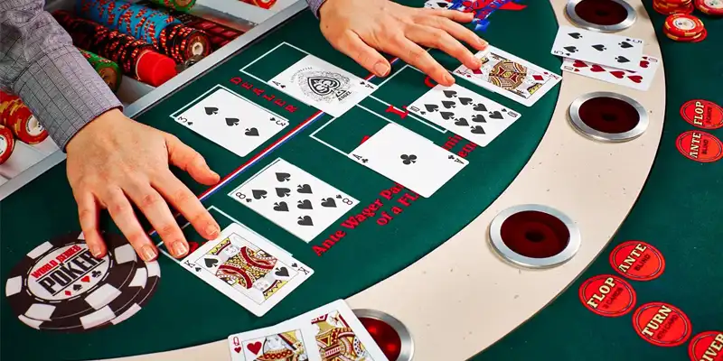 So sánh kết quả - Cách chơi Three Card Poker cơ bản